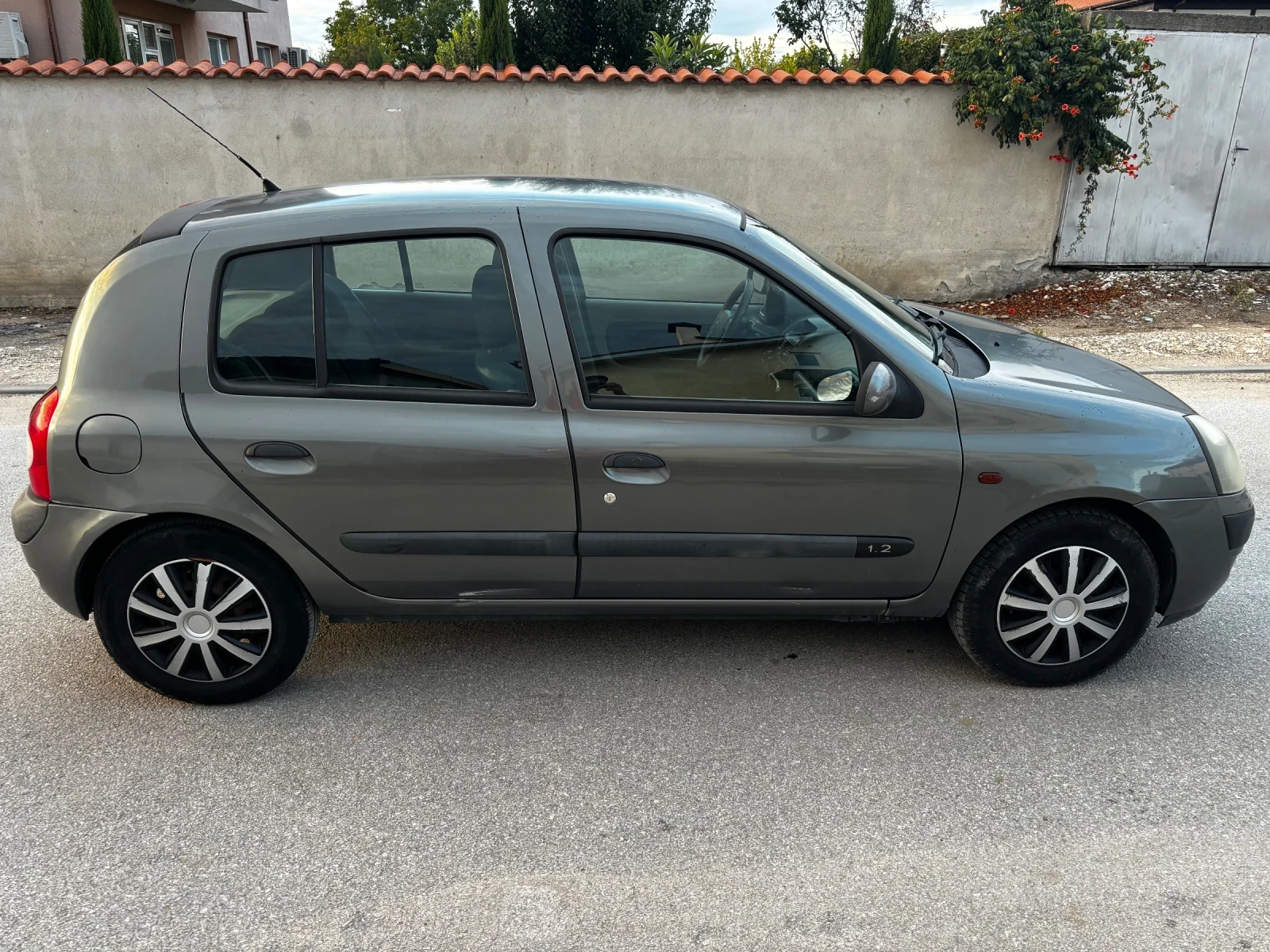 Renault Clio, снимка 4 - Автомобили и джипове - 56087535