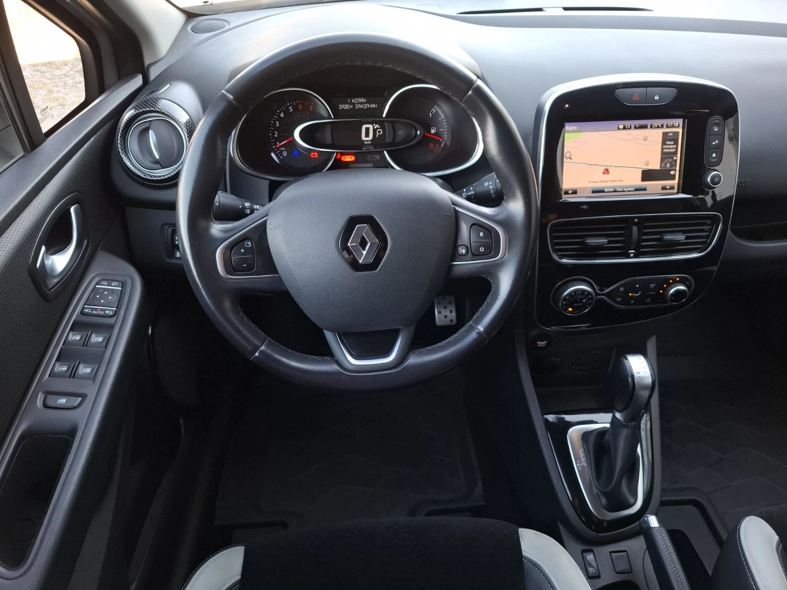 Renault Clio Clio Grandtour 1.2 TCe, снимка 9 - Автомобили и джипове - 56217518
