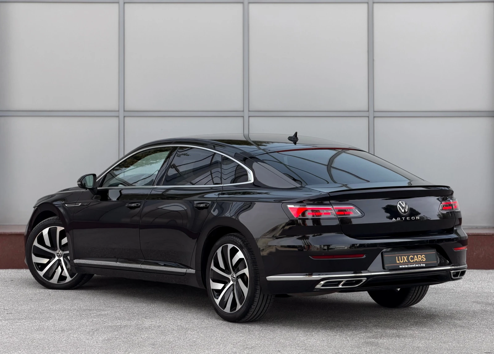 VW Arteon -R-line-Massage-Keyless-Ambient-Navi-4M-Harman-, снимка 4 - Автомобили и джипове - 56238777