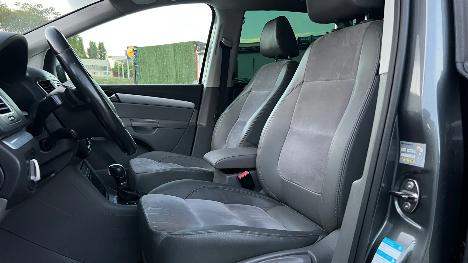 VW Sharan 2.0TDI DSG, снимка 10 - Автомобили и джипове - 56346506