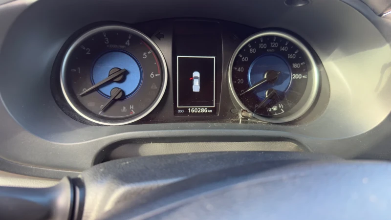 Toyota Hilux, снимка 12 - Автомобили и джипове - 52529386