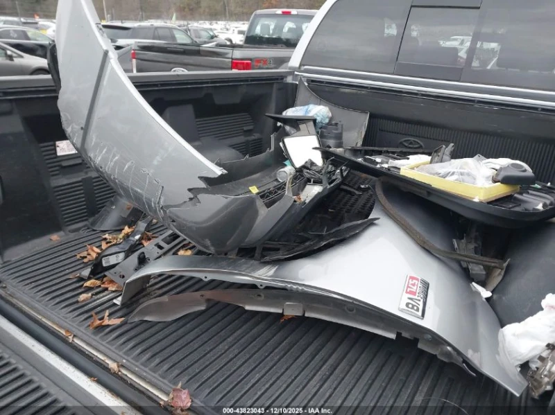 Toyota Tundra 5.7L V-8 DOHC, VVT, 381HP 4X4 Drive, снимка 4 - Автомобили и джипове - 52836417