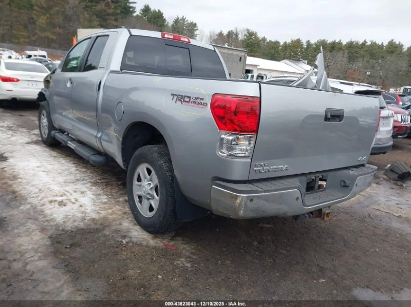 Toyota Tundra 5.7L V-8 DOHC, VVT, 381HP 4X4 Drive, снимка 10 - Автомобили и джипове - 52836417