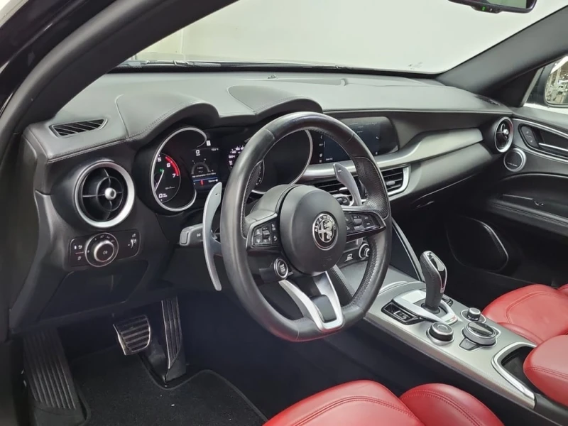 Alfa Romeo Stelvio * VELOCE * CARFAX * БЕЗ ПЪРВОНАЧАЛНА ВНОСКА, снимка 9 - Автомобили и джипове - 53253657