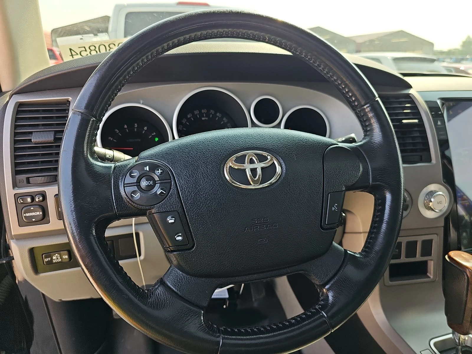 Toyota Tundra 5.7L V8* Limited Crew Cab* JBL* ПЕРФЕКТЕН ЗА ГАЗ - изображение 9