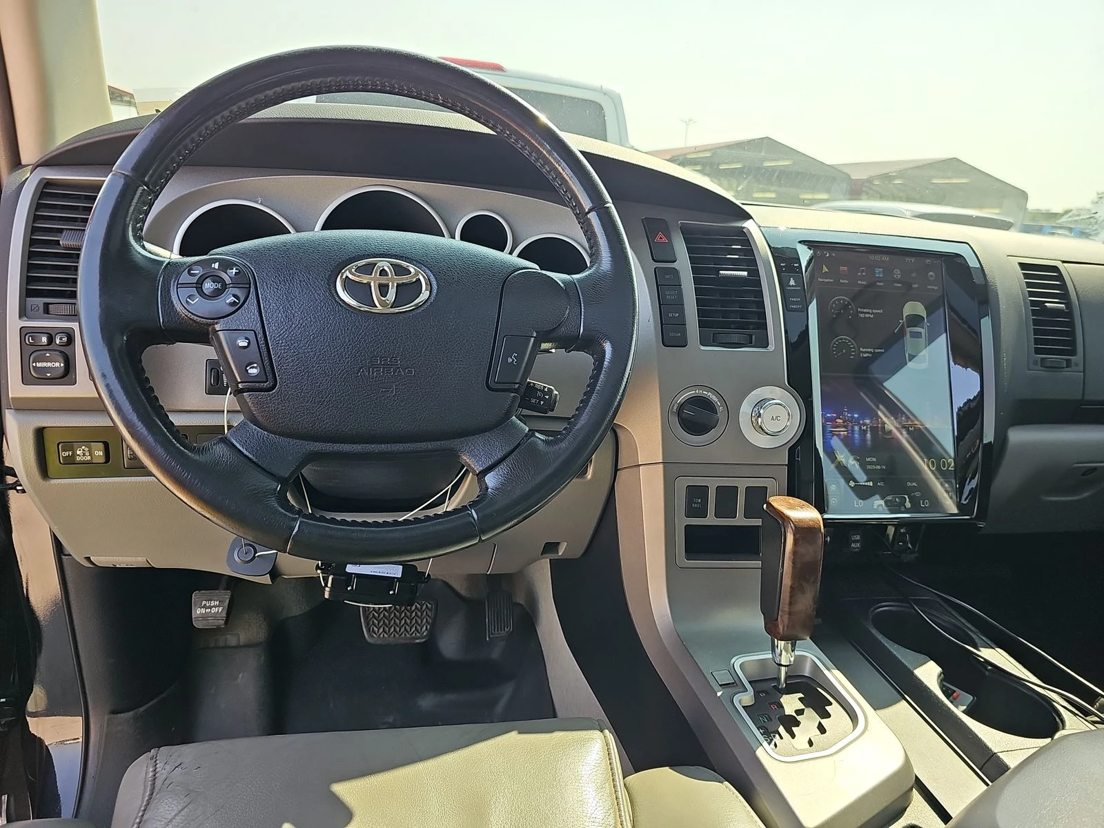 Toyota Tundra 5.7L V8* Limited Crew Cab* JBL* ПЕРФЕКТЕН ЗА ГАЗ - изображение 7