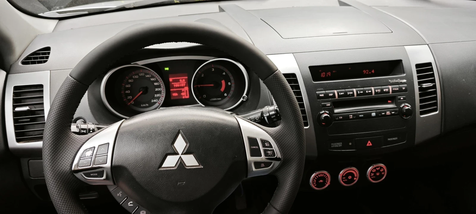 Mitsubishi Outlander 2.0TDI, снимка 7 - Автомобили и джипове - 54517451