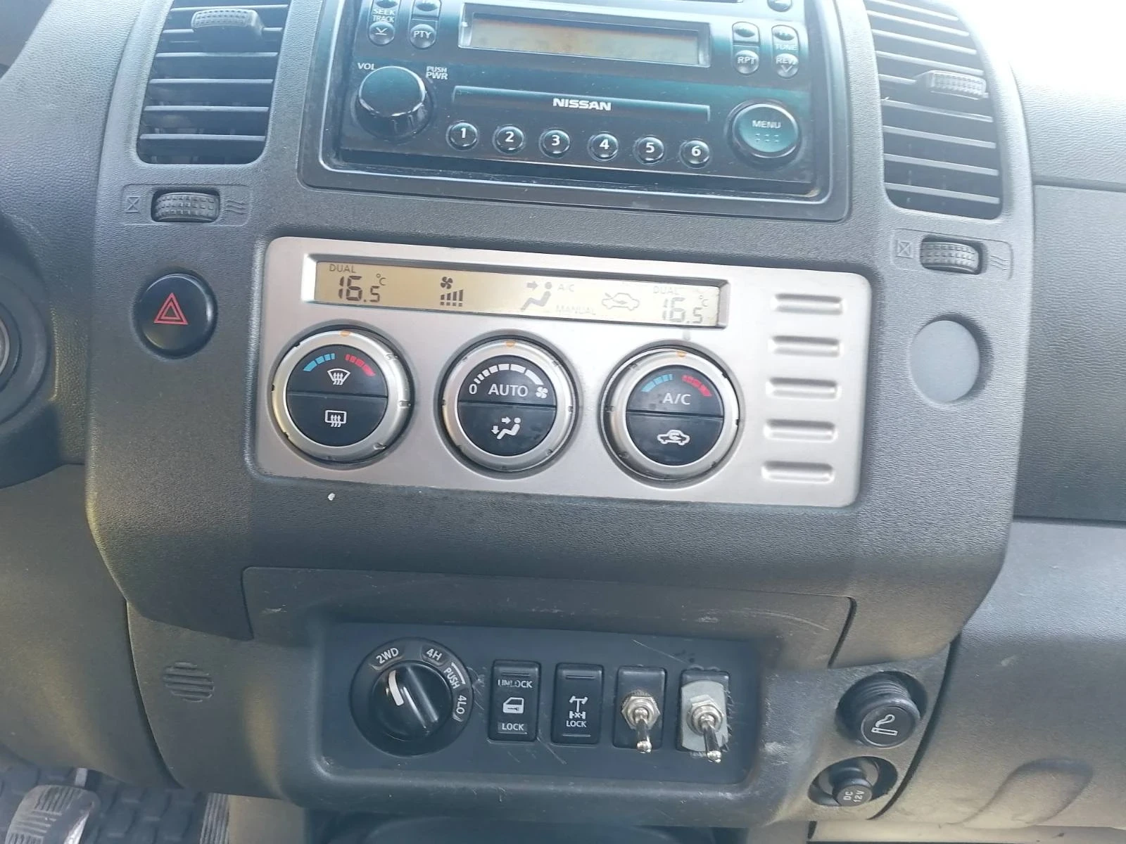 Nissan Navara, снимка 8 - Автомобили и джипове - 54604441