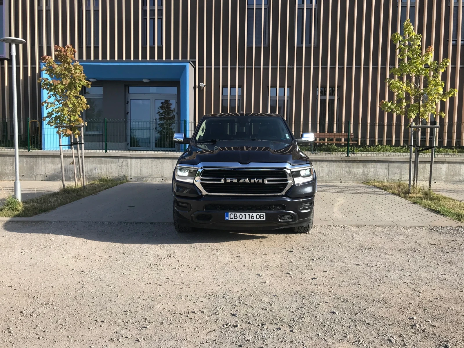 Dodge RAM 1500 Laramie 5.7 HEMI, снимка 3 - Автомобили и джипове - 55547242