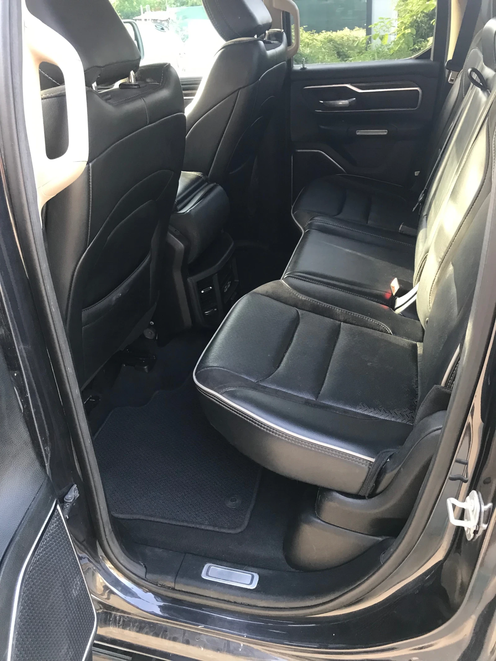 Dodge RAM 1500 Laramie 5.7 HEMI, снимка 12 - Автомобили и джипове - 55547242