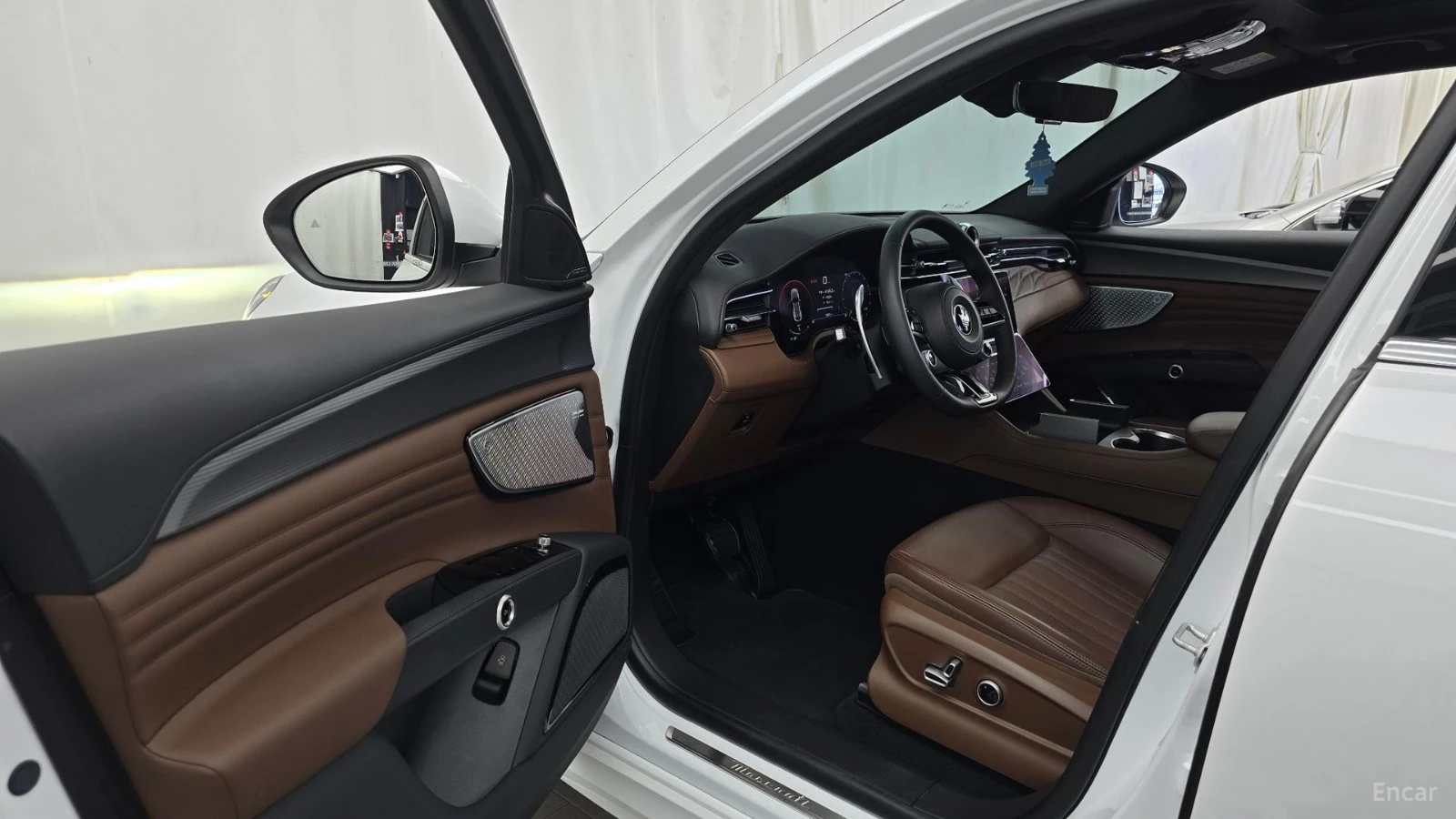 Maserati Grecale GT* AWD* DISTRONIC* 360* КАМЕРА* ПОДГРЕВ* ОБДУХ* , снимка 8 - Автомобили и джипове - 55623701