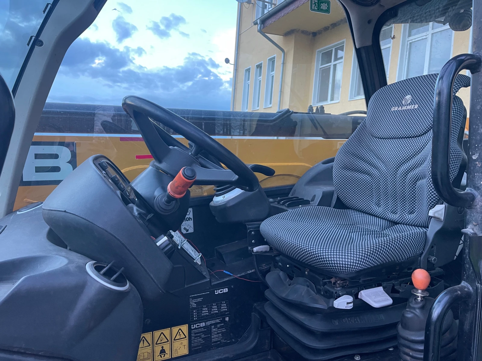 Телескопичен товарач JCB 535-95 AGRI SUPER ЛИЗИНГ - изображение 10