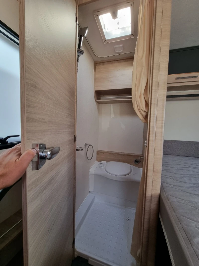 Каравана Caravelair Titanium, снимка 11 - Каравани и кемпери - 47877954