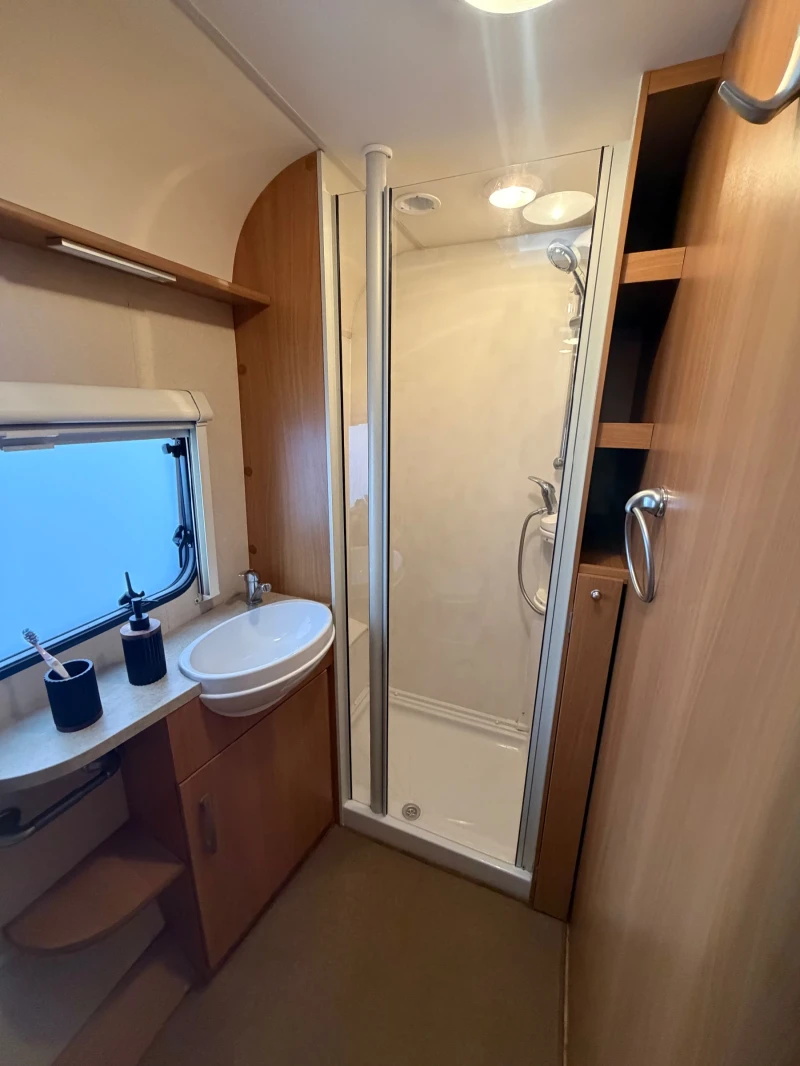 Каравана Tabbert SWIFT CHARISMA-ФРЕНСКА СПАЛНЯ/СОЛАР/ФОРСЕЛТ/TOP, снимка 10 - Каравани и кемпери - 53214012