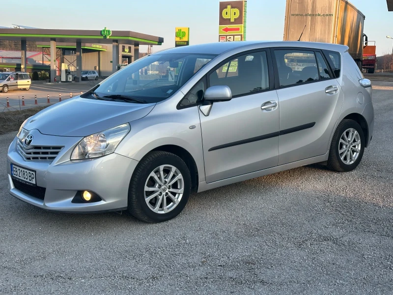 Toyota Corolla verso 1.6 2009 г ГАЗОВ ИНЖЕКЦИОН ТОП СЪСТОЯНИЕ, снимка 3 - Автомобили и джипове - 49089486