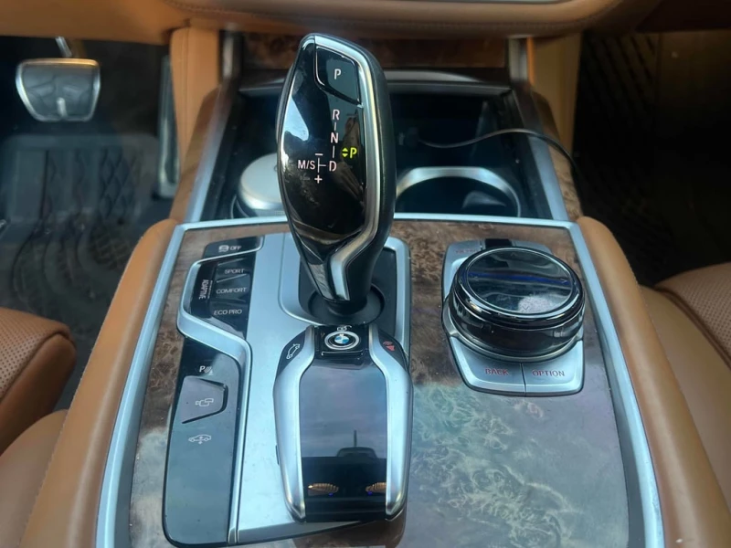 BMW 750 * xDrive * CARFAX * БЕЗ ПЪРВОНАЧАЛНА ВНОСКА, снимка 10 - Автомобили и джипове - 52999036