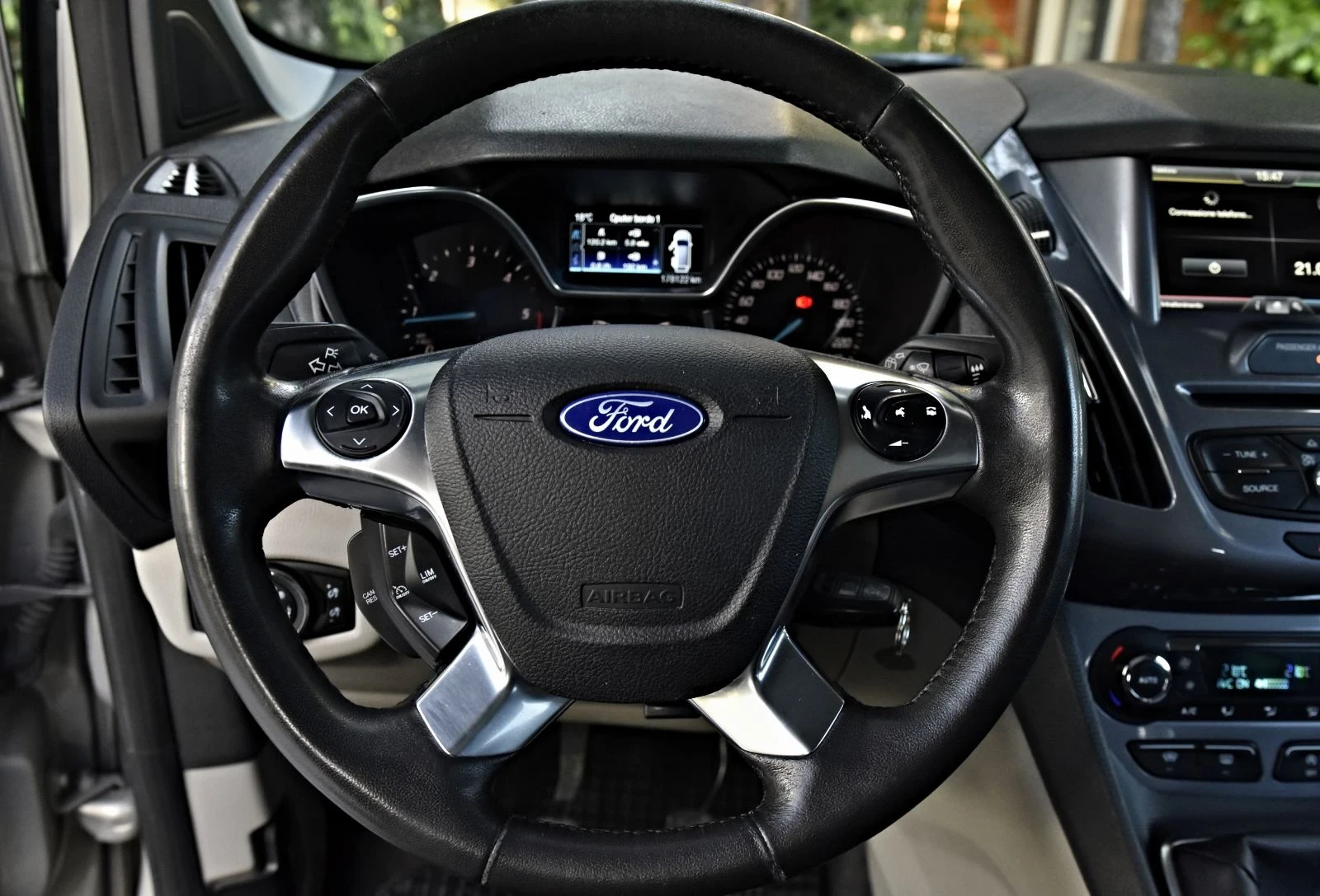 Ford Connect TOURNEO 1.5tdci - изображение 8