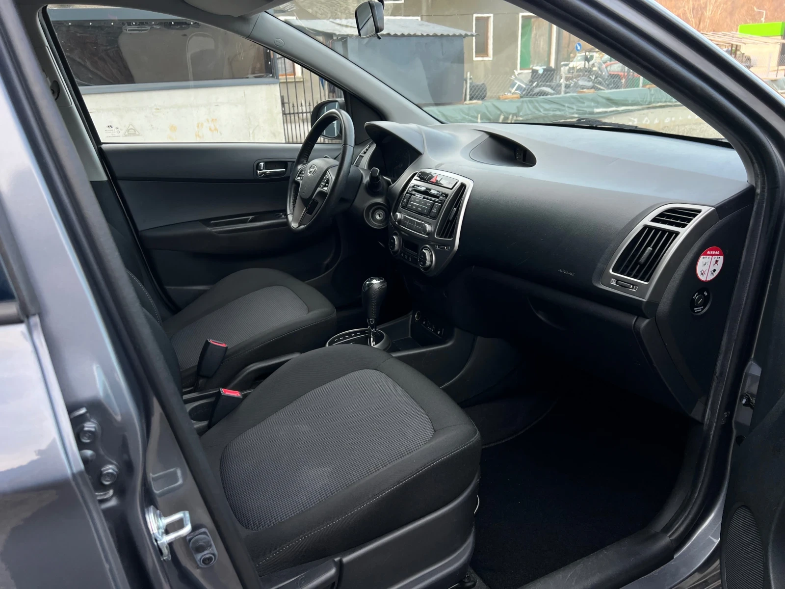 Hyundai I20 1.4i АВТОМАТ ШВЕЙЦАРИЯ - изображение 8