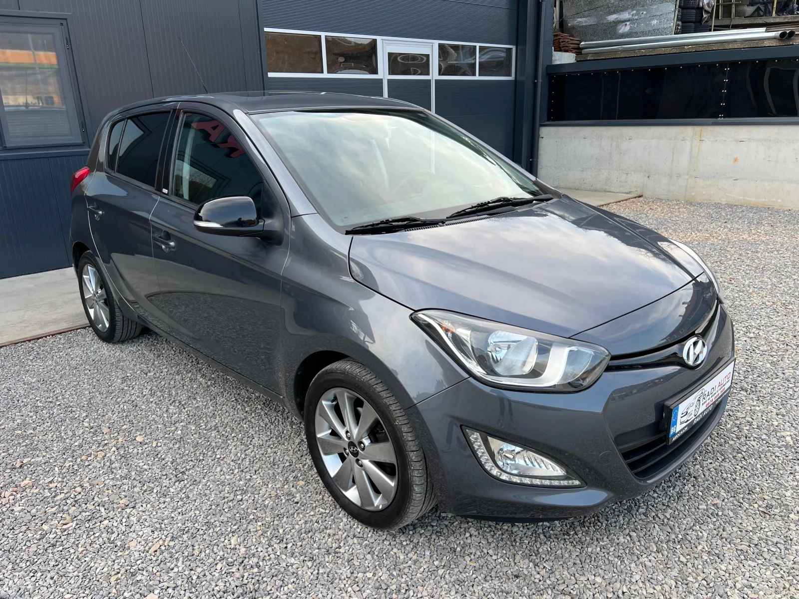 Hyundai I20 1.4i АВТОМАТ ШВЕЙЦАРИЯ - изображение 2