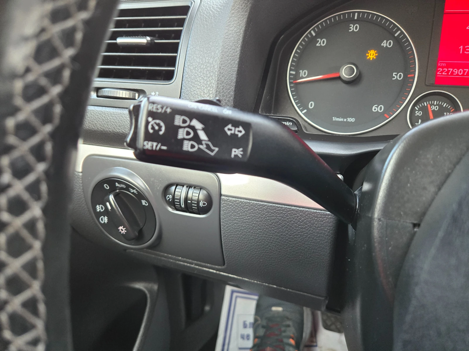 VW Golf 1.9 TDI Германия BLS Нави Климатроник Темпомат , снимка 16 - Автомобили и джипове - 54220882