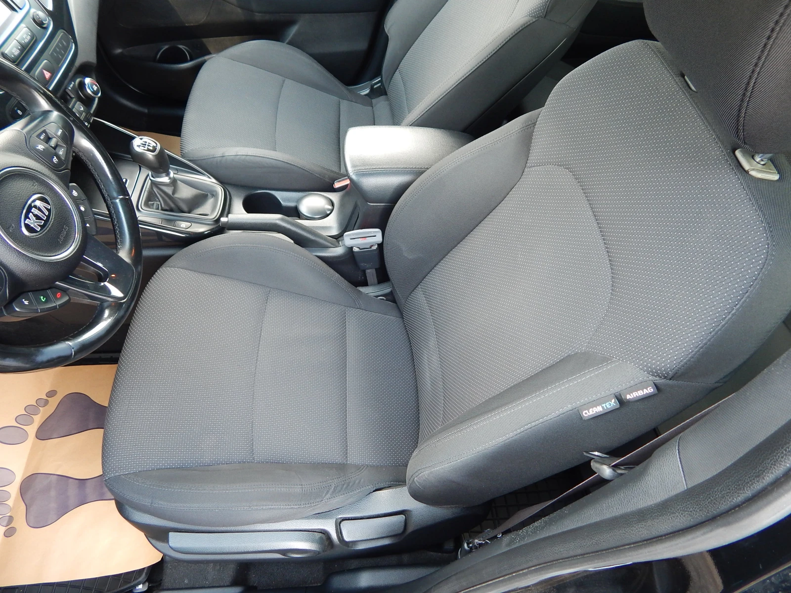 Kia Carens 1.7CRDI* КАМЕРА* 7м.* ЕВРО5Б* , снимка 11 - Автомобили и джипове - 54237559