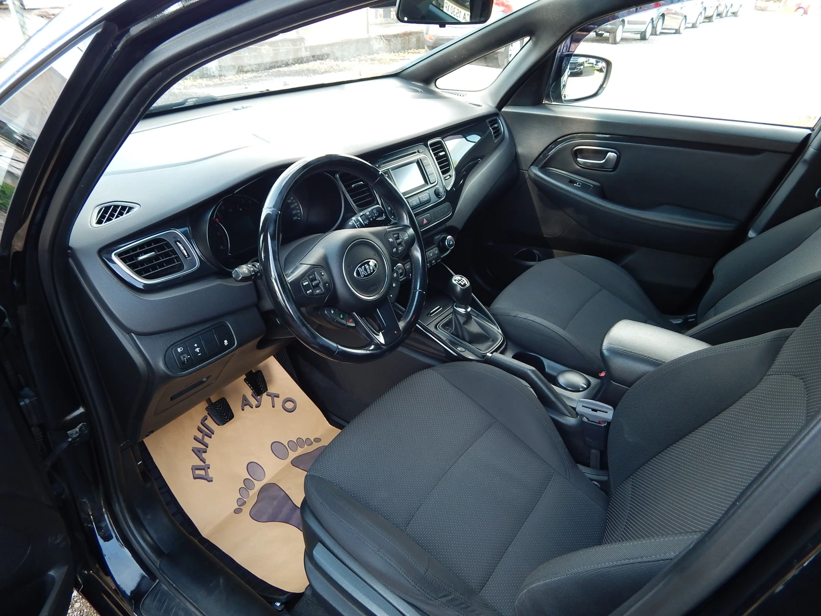 Kia Carens 1.7CRDI* КАМЕРА* 7м.* ЕВРО5Б* , снимка 9 - Автомобили и джипове - 54237559