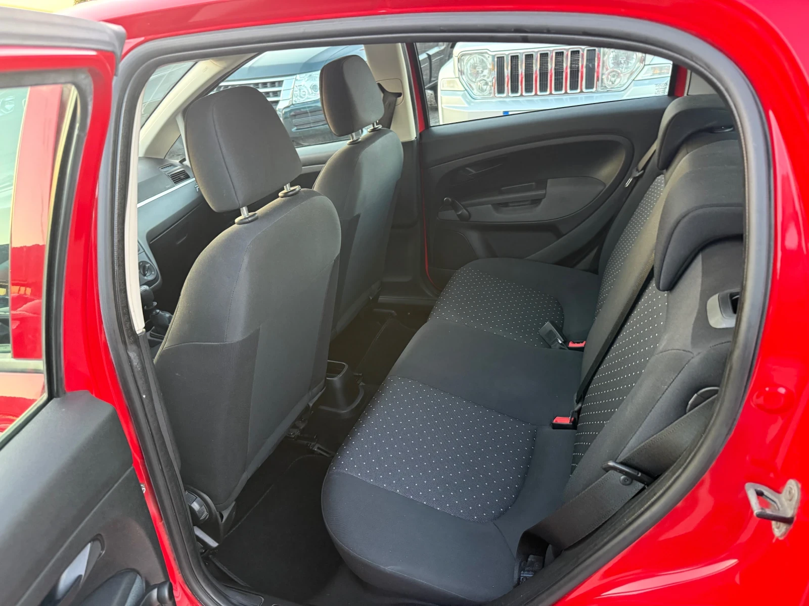Fiat Punto 1.4 I 75 к.с. ЧИСТО НОВ, снимка 11 - Автомобили и джипове - 55052366