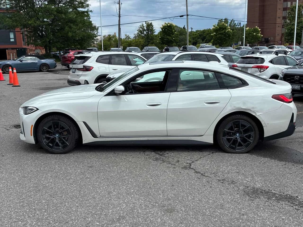 BMW i4 eDrive35 | CARFAX | БЕЗ ПЪРВОНАЧАЛНА ВНОСКА, снимка 3 - Автомобили и джипове - 55054194