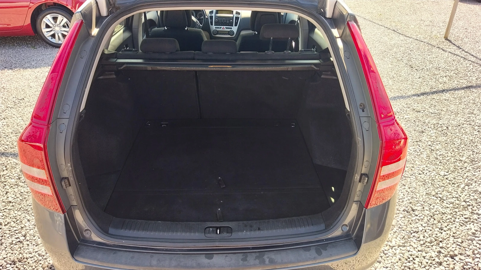 Kia Ceed 1.6CRDI, снимка 12 - Автомобили и джипове - 55075321