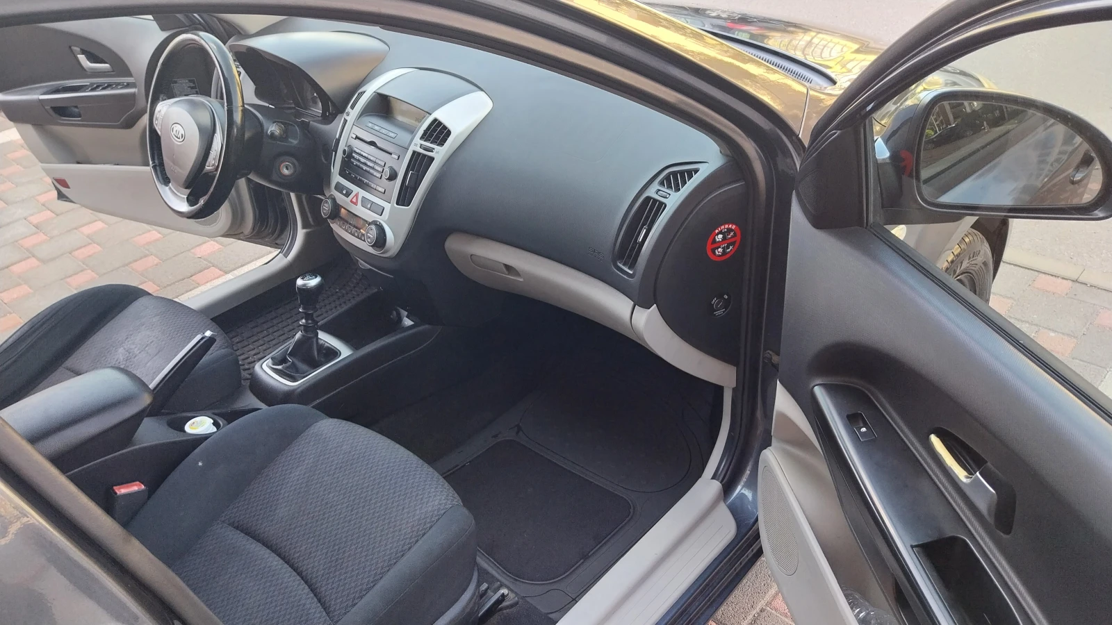 Kia Ceed 1.6CRDI, снимка 9 - Автомобили и джипове - 55075321