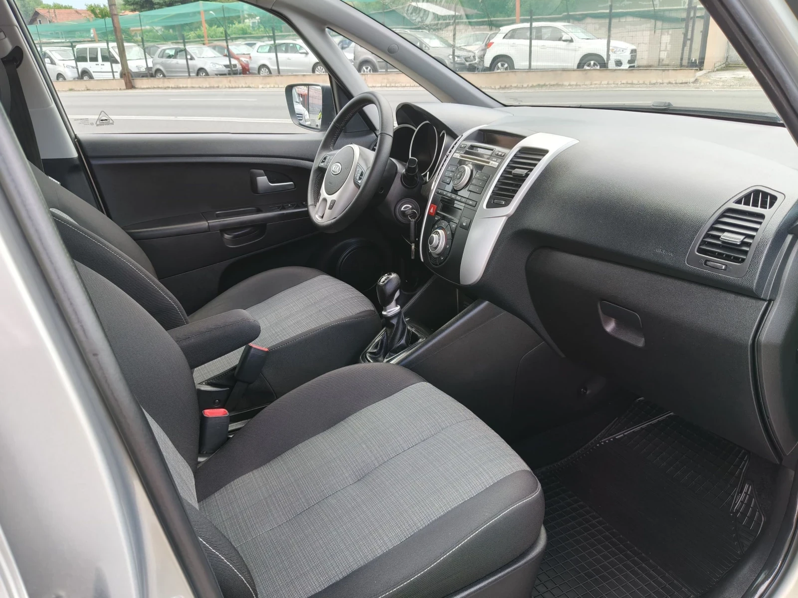 Kia Venga 1.4CRDI, снимка 11 - Автомобили и джипове - 55125035