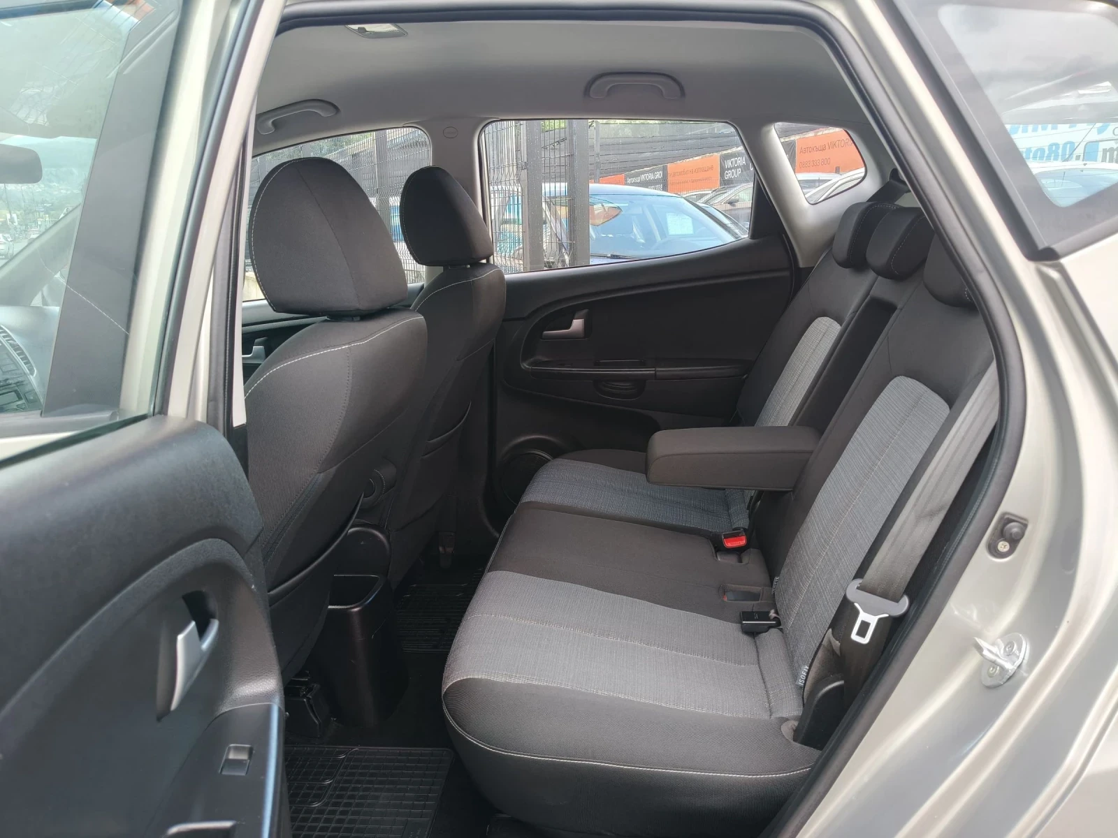 Kia Venga 1.4CRDI, снимка 9 - Автомобили и джипове - 55125035