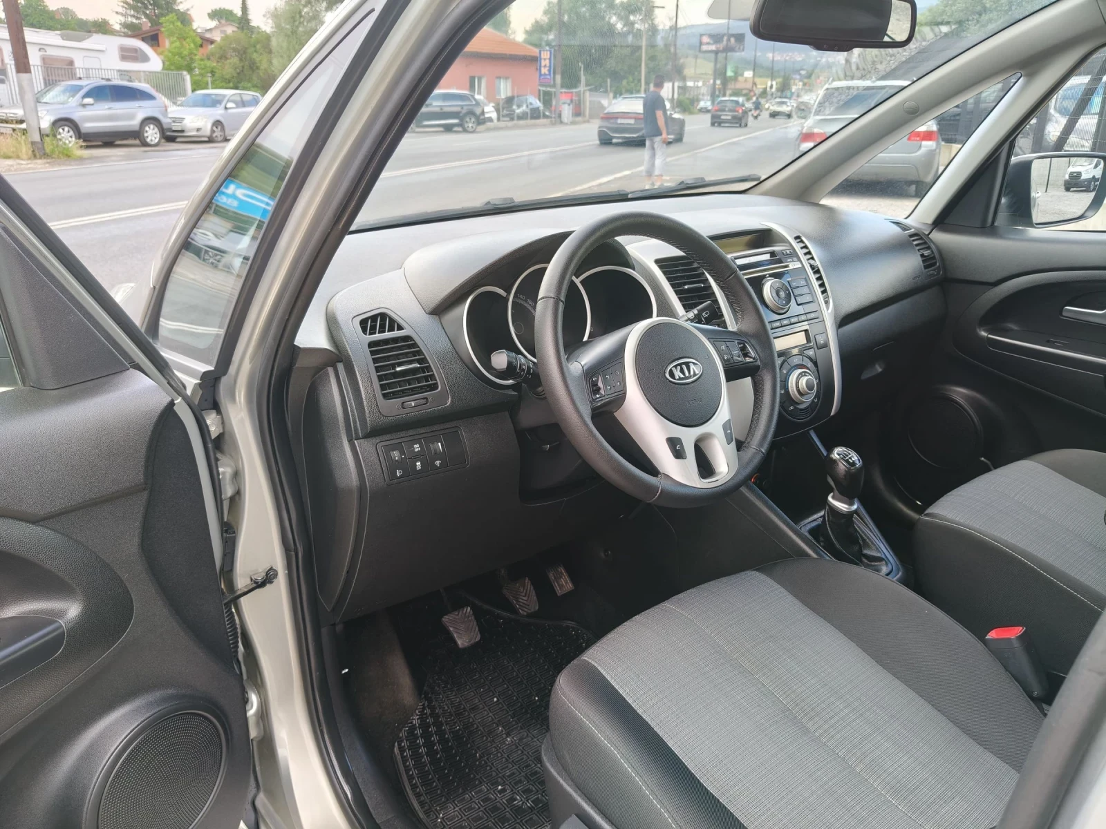 Kia Venga 1.4CRDI, снимка 8 - Автомобили и джипове - 55125035