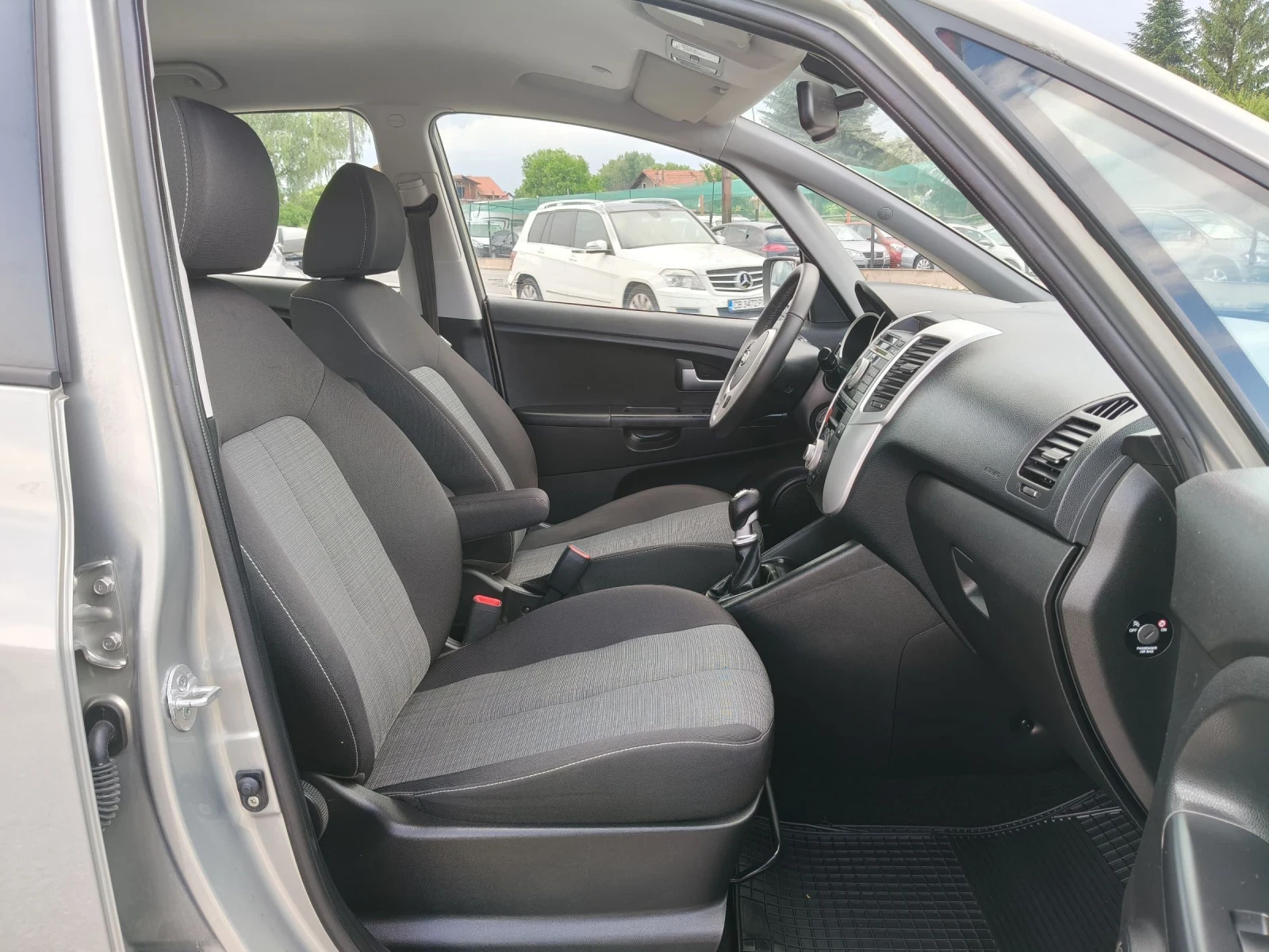 Kia Venga 1.4CRDI, снимка 12 - Автомобили и джипове - 55125035