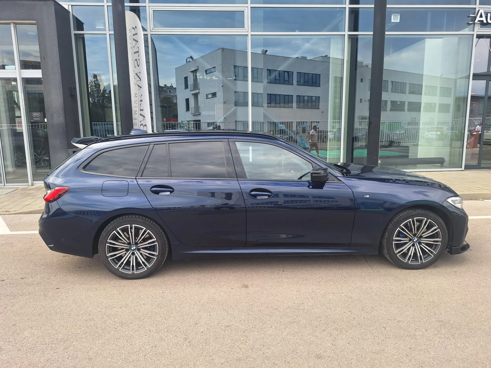 BMW 330 e Touring, снимка 7 - Автомобили и джипове - 55128093