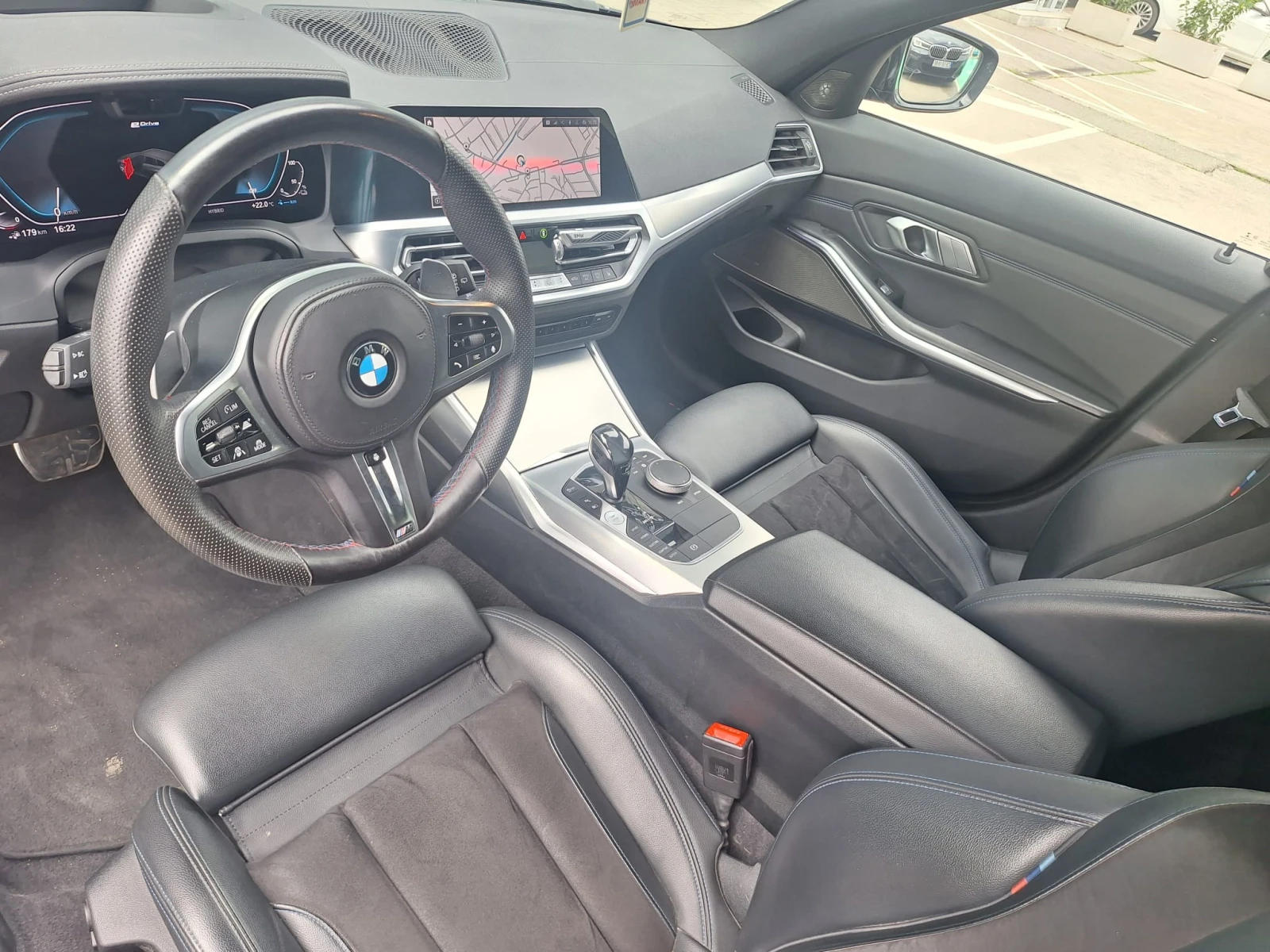 BMW 330 e Touring, снимка 9 - Автомобили и джипове - 55128093