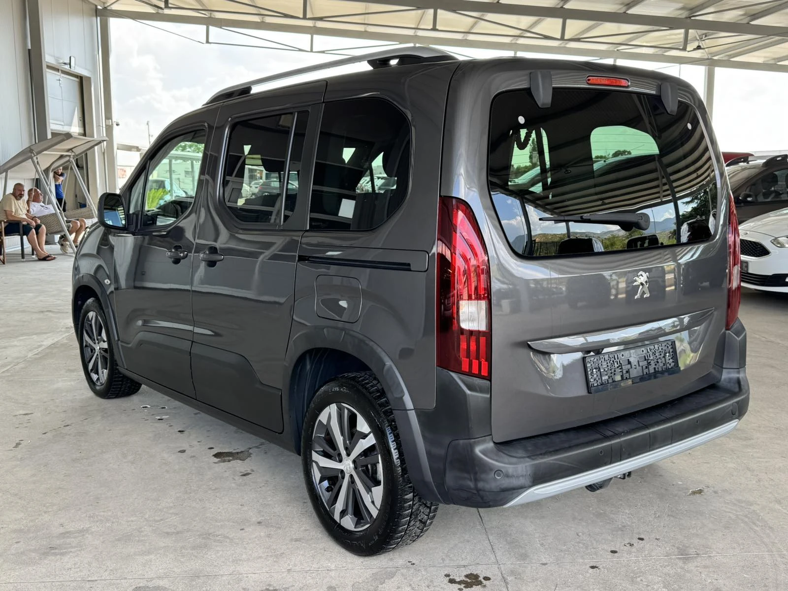 Peugeot Rifter 1.5* 130ps* ALLURE* НАВИ* КАМЕРА* , снимка 3 - Автомобили и джипове - 55293859