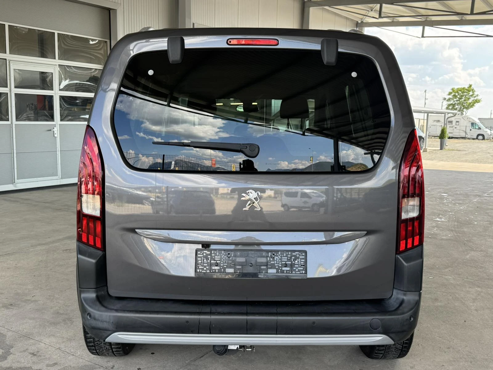 Peugeot Rifter 1.5* 130ps* ALLURE* НАВИ* КАМЕРА* , снимка 4 - Автомобили и джипове - 55293859