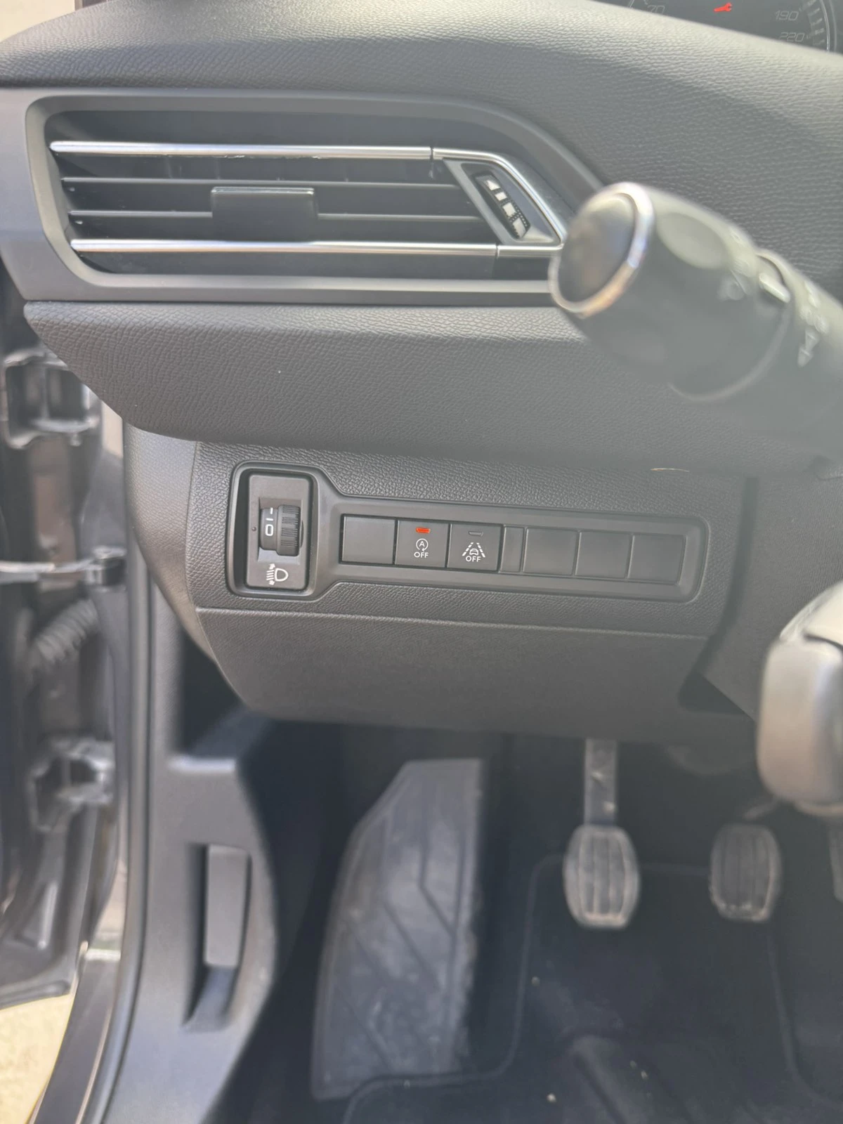 Peugeot 308 1.5 Facelift, снимка 9 - Автомобили и джипове - 55377684