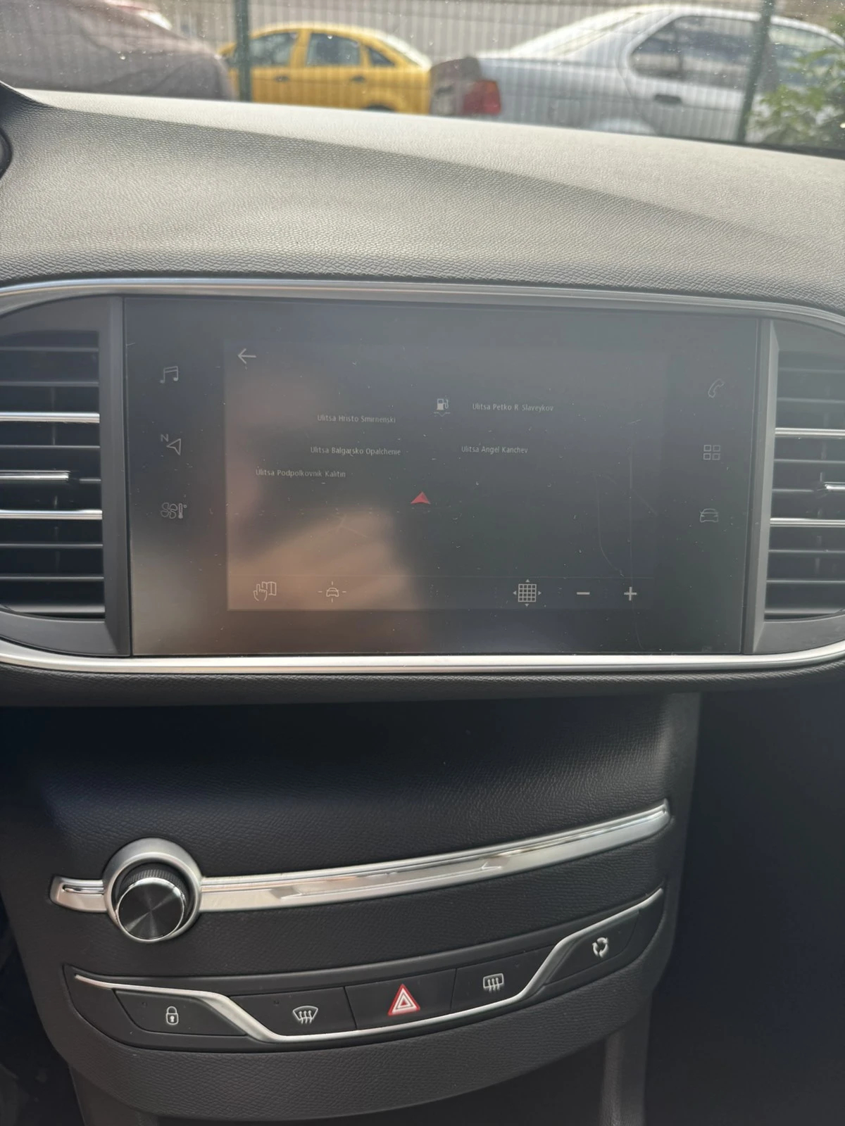Peugeot 308 1.5 Facelift, снимка 8 - Автомобили и джипове - 55377684