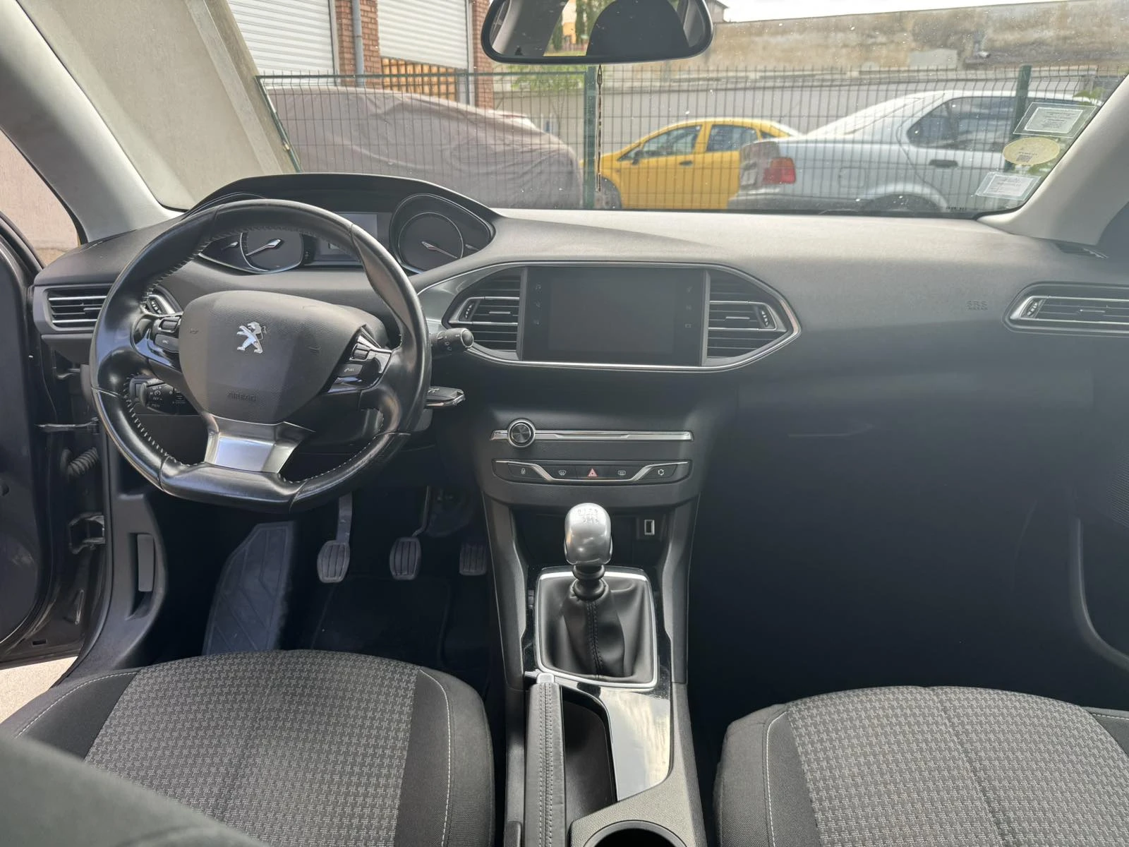 Peugeot 308 1.5 Facelift, снимка 4 - Автомобили и джипове - 55377684