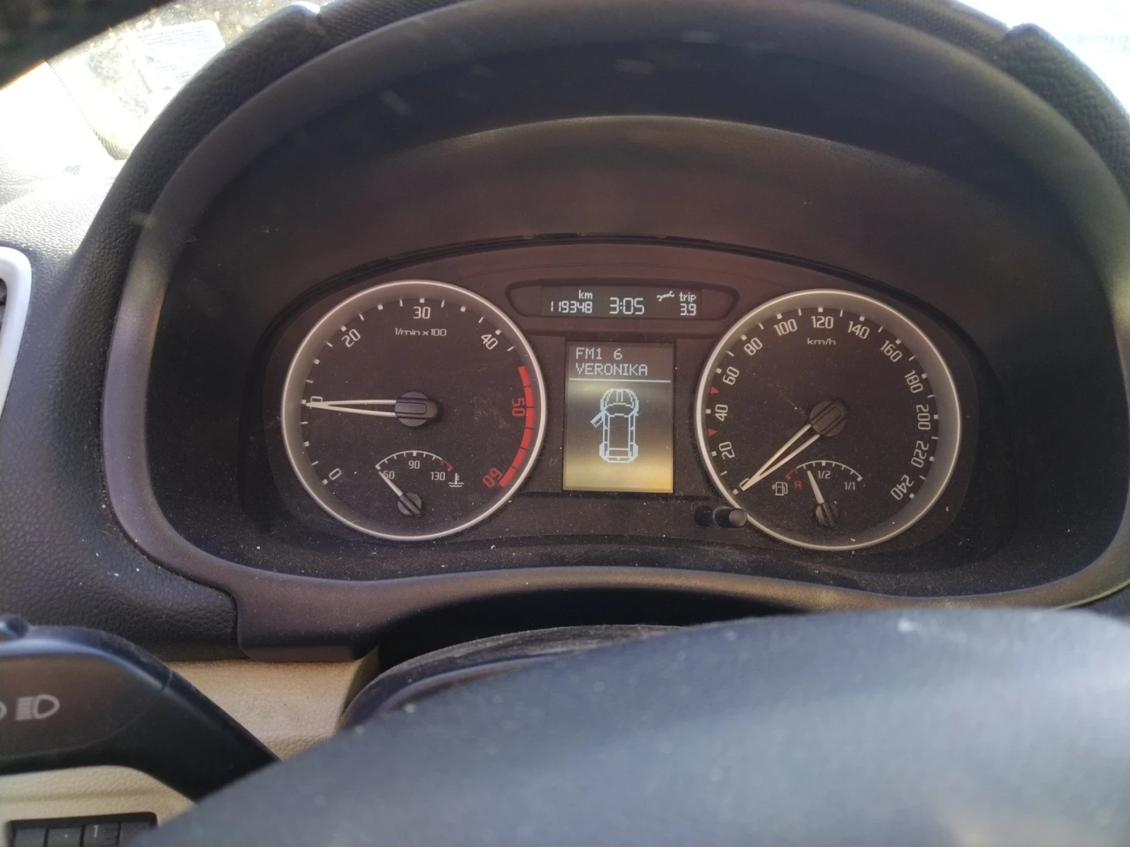 Skoda Fabia, снимка 10 - Автомобили и джипове - 55717550