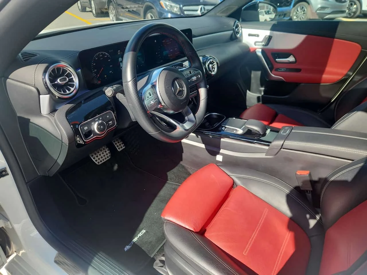 Mercedes-Benz CLA 250 / ПАНОРАМА / ЧЕРВЕН САЛОН / АВТОКРЕДИТ, снимка 7 - Автомобили и джипове - 56262180