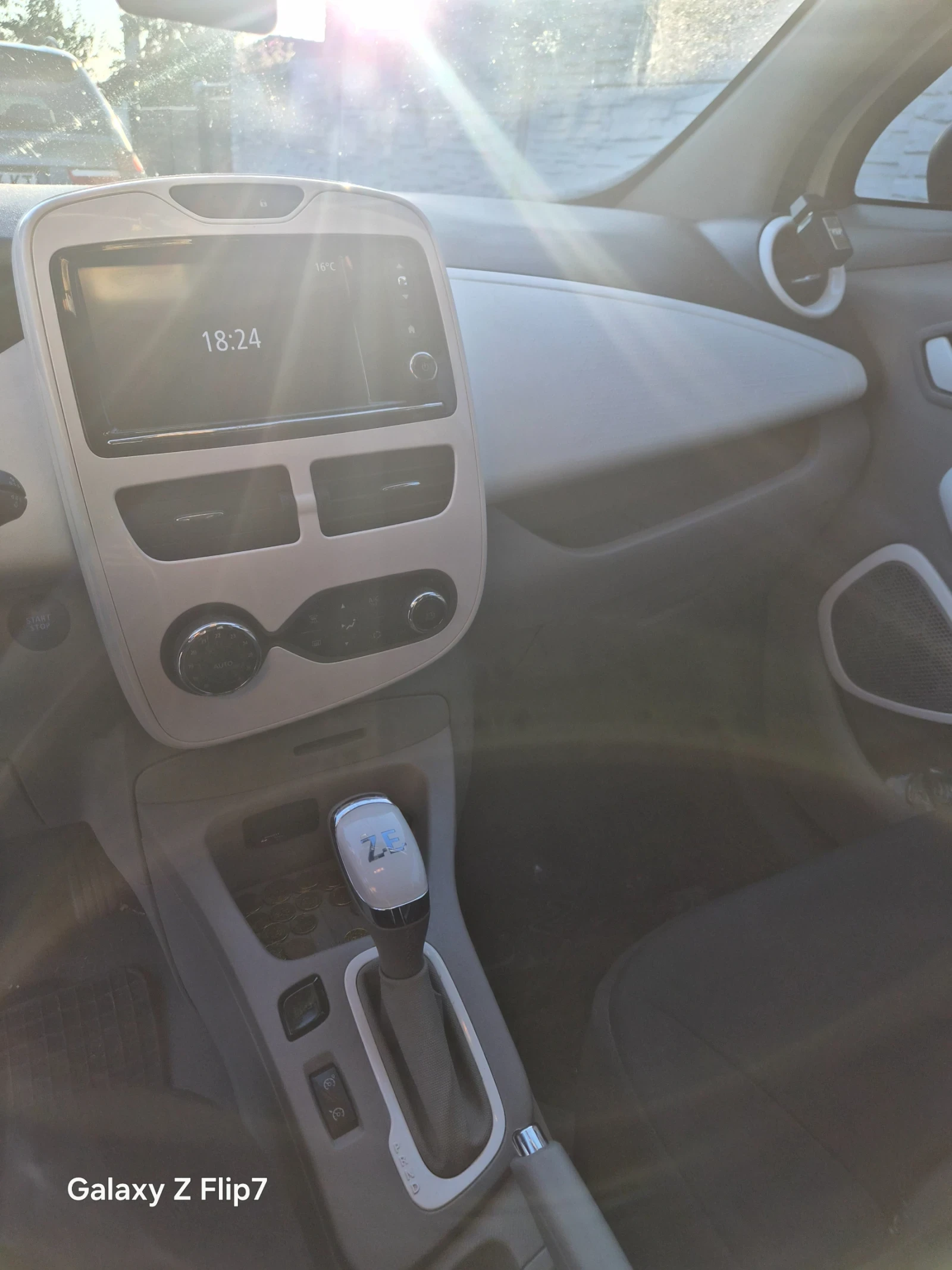 Renault Zoe, снимка 7 - Автомобили и джипове - 56298384