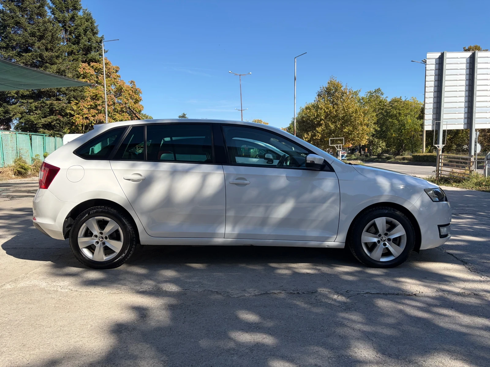 Skoda Rapid, снимка 5 - Автомобили и джипове - 56409619
