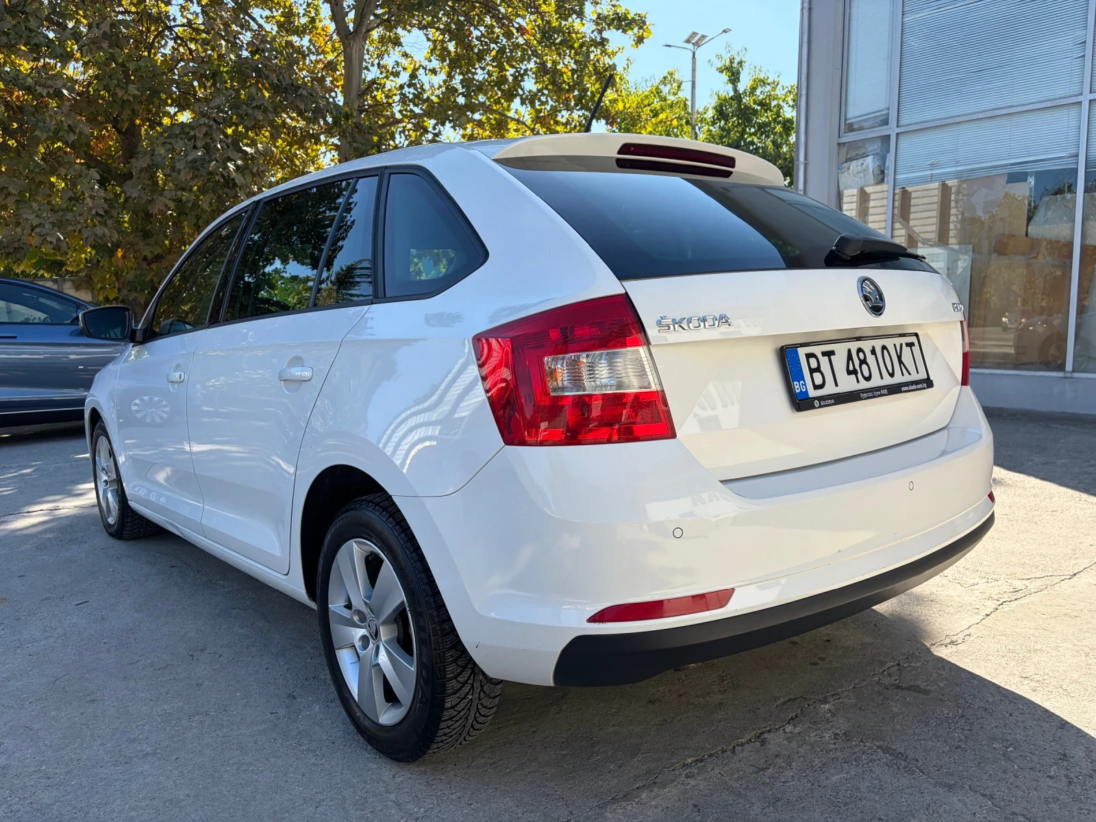 Skoda Rapid, снимка 8 - Автомобили и джипове - 56409619