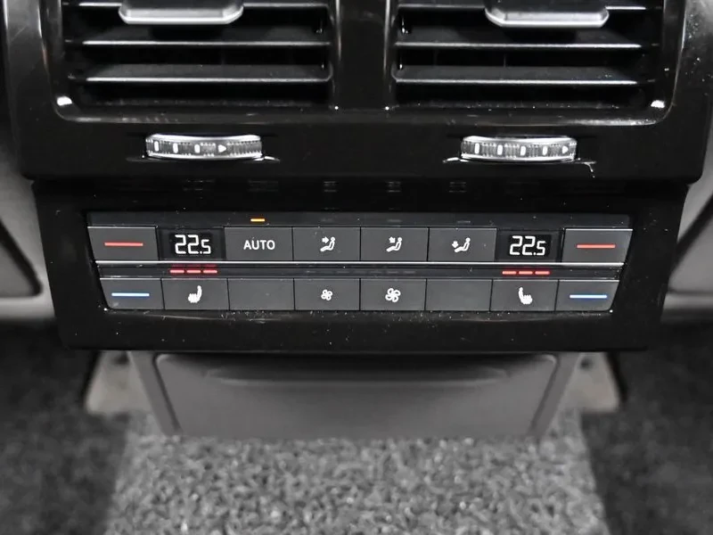 VW Touareg 3.0 TDI PRESTIGE, снимка 16 - Автомобили и джипове - 55925779