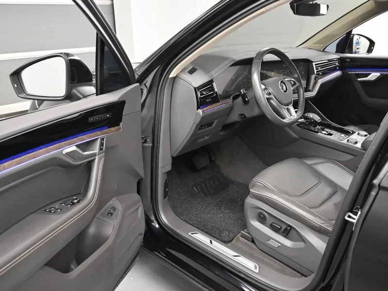 VW Touareg 3.0 TDI PRESTIGE, снимка 11 - Автомобили и джипове - 55925779