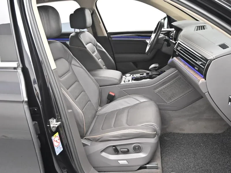 VW Touareg 3.0 TDI PRESTIGE, снимка 10 - Автомобили и джипове - 55925779
