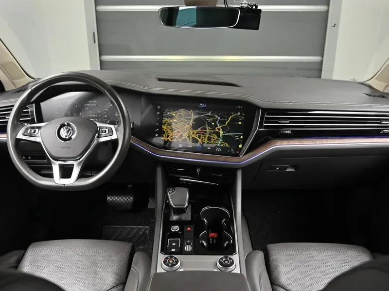 VW Touareg 3.0 TDI PRESTIGE, снимка 7 - Автомобили и джипове - 55925779